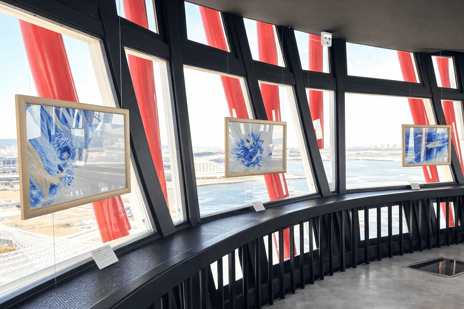 神戸ポートタワーで絵本「ミオのコンパス」展 - わだてるこ原画と絶景コラボ